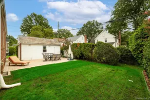 146 Beverly Ave, Floral Park, NY 11001 - Photo 31