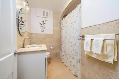 146 Beverly Avenue, Floral Park, NY 11001 - Photo 17