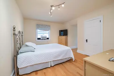 146 Beverly Avenue, Floral Park, NY 11001 - Photo 21