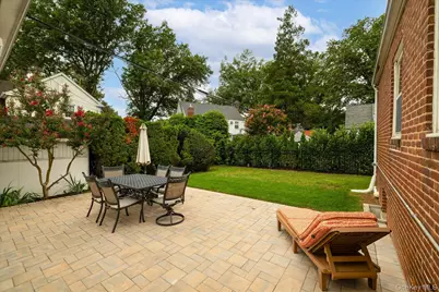 146 Beverly Avenue, Floral Park, NY 11001 - Photo 29