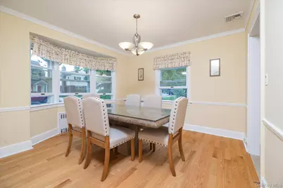 146 Beverly Avenue, Floral Park, NY 11001 - Photo 9