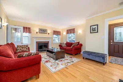 146 Beverly Avenue, Floral Park, NY 11001 - Photo 5