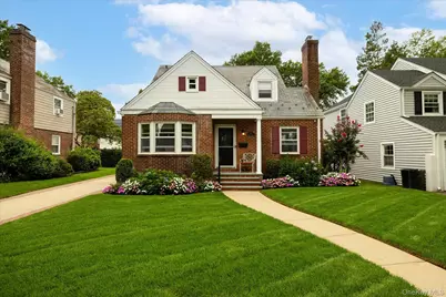 146 Beverly Avenue, Floral Park, NY 11001 - Photo 1