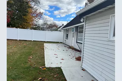 [Address not provided], Levittown, NY 11756 - Photo 15
