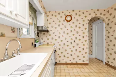 141 Elmwood Street, Valley Stream, NY 11581 - Photo 11