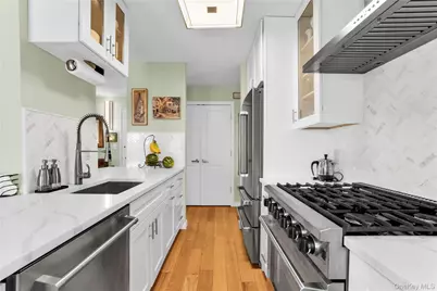 1085 Warburton #210, Yonkers, NY 10701 - Photo 29