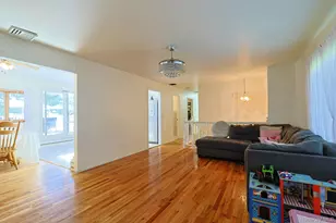 8 Pine St, Middletown, NY 10940 - Photo 3
