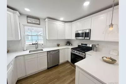20 Iris Avenue, Merrick, NY 11566 - Photo 3