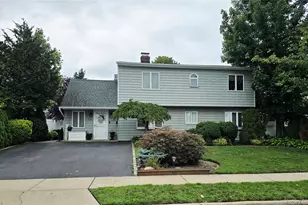 104 Choir Ln, Westbury, NY 11590 - Photo 3