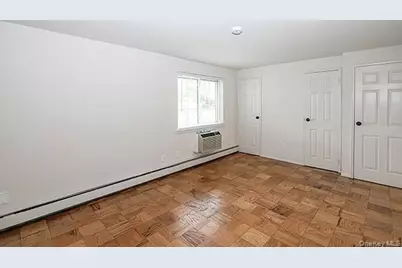 178 Jervis Avenue #178, Farmingdale, NY 11735 - Photo 5