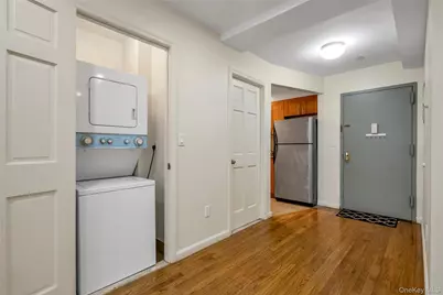 4318 Robinson Street #4D, Flushing, NY 11355 - Photo 5