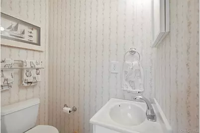 6 Stuyvesant Circle W, East Setauket, NY 11733 - Photo 17
