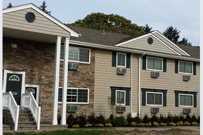 317 Brook Avenue #317-2b, Bay Shore, NY 11706 - Photo 1