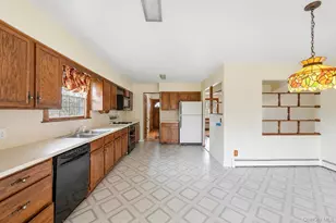 1425 Pine Dr, Bay Shore, NY 11706 - Photo 13