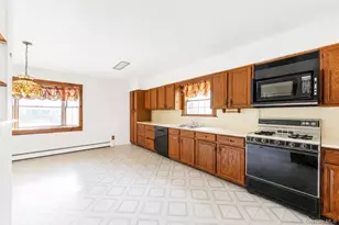 1425 Pine Dr, Bay Shore, NY 11706 - Photo 11