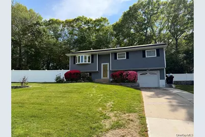 35 Shelton Court, Ronkonkoma, NY 11779 - Photo 1