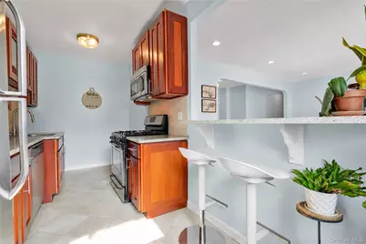 67-35 Yellowstone Boulevard #4P, Forest Hills, NY 11375 - Photo 3