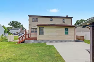 240 28th St, Copiague, NY 11726 - Photo 23
