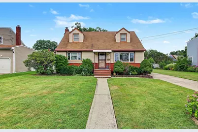 240 28th Street, Copiague, NY 11726 - Photo 1