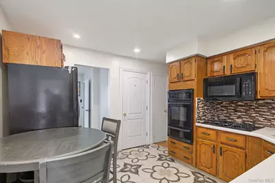 240 28th Street, Copiague, NY 11726 - Photo 5