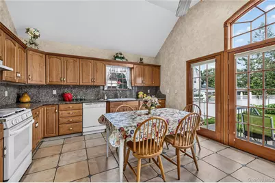 214 Avery Place, Cedarhurst, NY 11516 - Photo 9