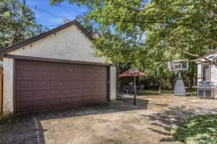 340 Princeton Rd, Rockville Centre, NY 11570 - Photo 25