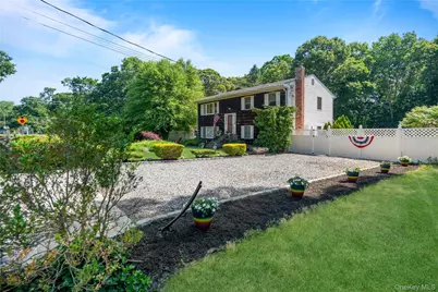 530 Boxwood Drive, Shirley, NY 11967 - Photo 5