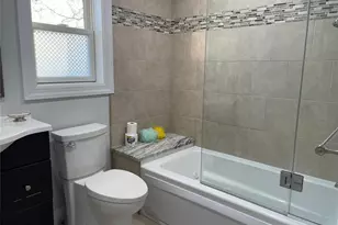 17 Wood Ln, Valley Stream, NY 11581 - Photo 11