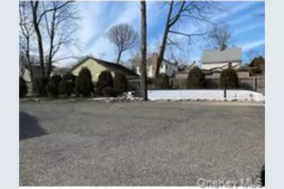 21 Mechanic Street, Huntington, NY 11743 - Photo 7