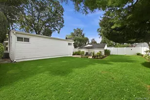 1471 Beech Ln, East Meadow, NY 11554 - Photo 25