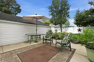 1471 Beech Ln, East Meadow, NY 11554 - Photo 23