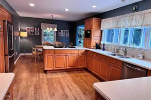 51 Bayway Ave, Bay Shore, NY 11706 - Photo 7