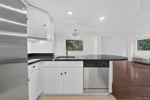 88 Cutter Mill Rd, Great Neck, NY 11021 - Photo 5