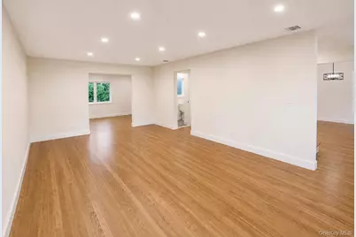 441 Roslyn Road, East Williston, NY 11596 - Photo 21