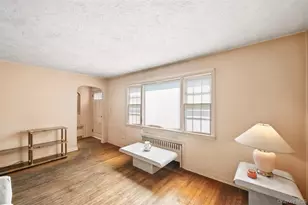 573 Grove Pl, Oceanside, NY 11572 - Photo 5