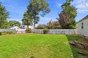 573 Grove Pl, Oceanside, NY 11572 - Photo 17