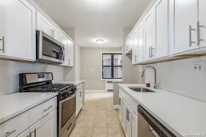 69-10 Yellowstone Boulevard #202, Forest Hills, NY 11375 - Photo 5