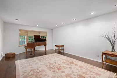8 Flamingo Road N, East Hills, NY 11576 - Photo 5