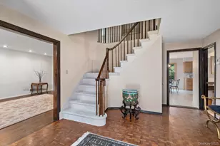 8 Flamingo Road N, East Hills, NY 11576 - Photo 3