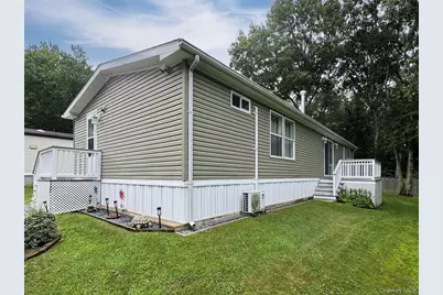 1800 Osborn Ave. Unit 1E Osborn, Riverhead, NY 11901 - Photo 1