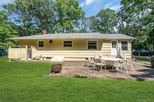 69 Squiretown Rd, Hampton Bays, NY 11946 - Photo 17