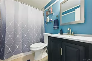 175 Main Ave, Wheatley Heights, NY 11798 - Photo 19