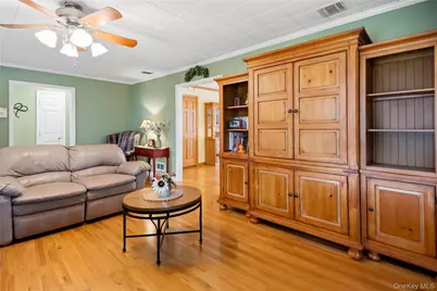 494 N Putnam Avenue, Lindenhurst, NY 11757 - Photo 5