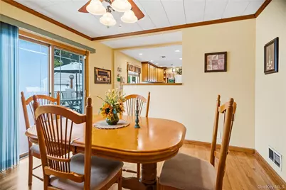 494 N Putnam Avenue, Lindenhurst, NY 11757 - Photo 7
