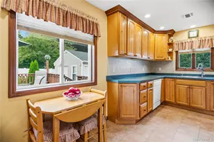 494 N Putnam Ave, Lindenhurst, NY 11757 - Photo 9