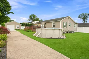 494 N Putnam Ave, Lindenhurst, NY 11757 - Photo 19