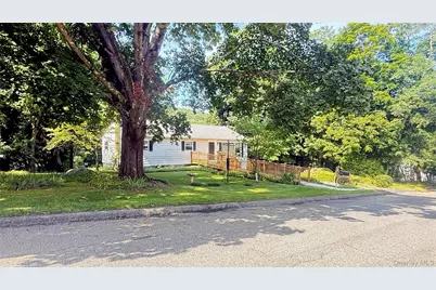 9 Michelle Drive, Newburgh, NY 12550 - Photo 3