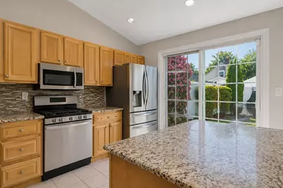 22 Shine Place, Valley Stream, NY 11581 - Photo 9