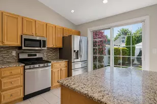 22 Shine Pl, Valley Stream, NY 11581 - Photo 9