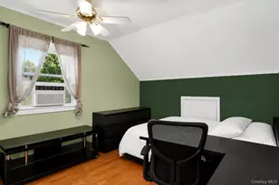 22 Shine Pl, Valley Stream, NY 11581 - Photo 11